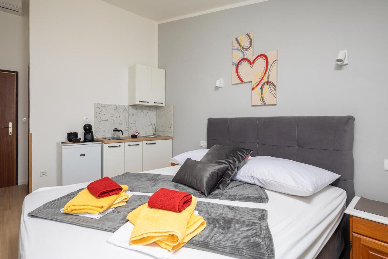 Beach Apartments Borovina Stanici Buitenkant foto