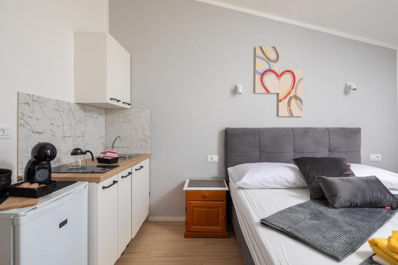 Beach Apartments Borovina Stanici Buitenkant foto