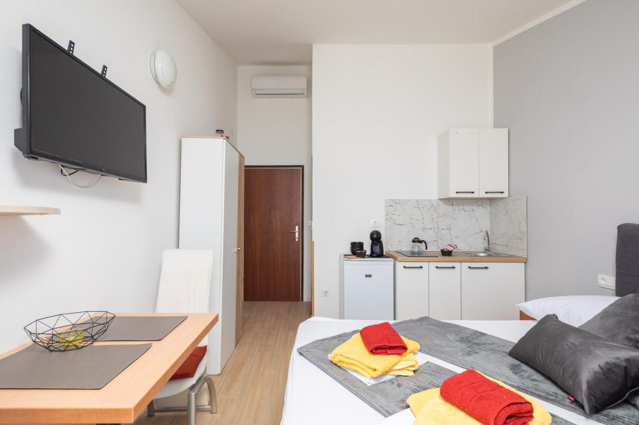 Beach Apartments Borovina Stanici Buitenkant foto