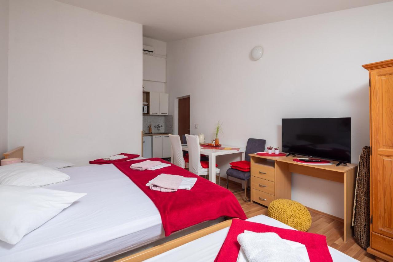 Beach Apartments Borovina Stanici Buitenkant foto