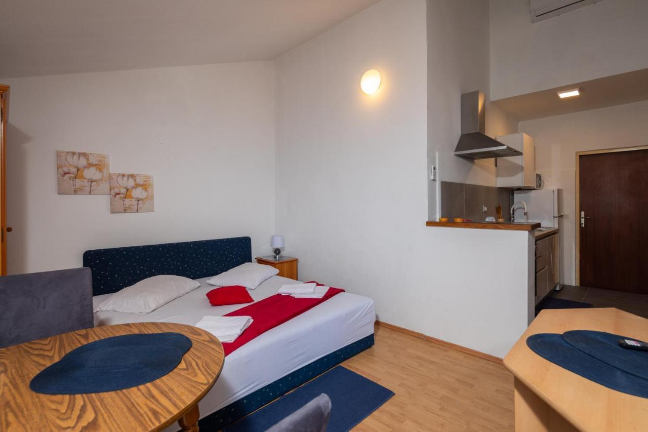 Beach Apartments Borovina Stanici Buitenkant foto
